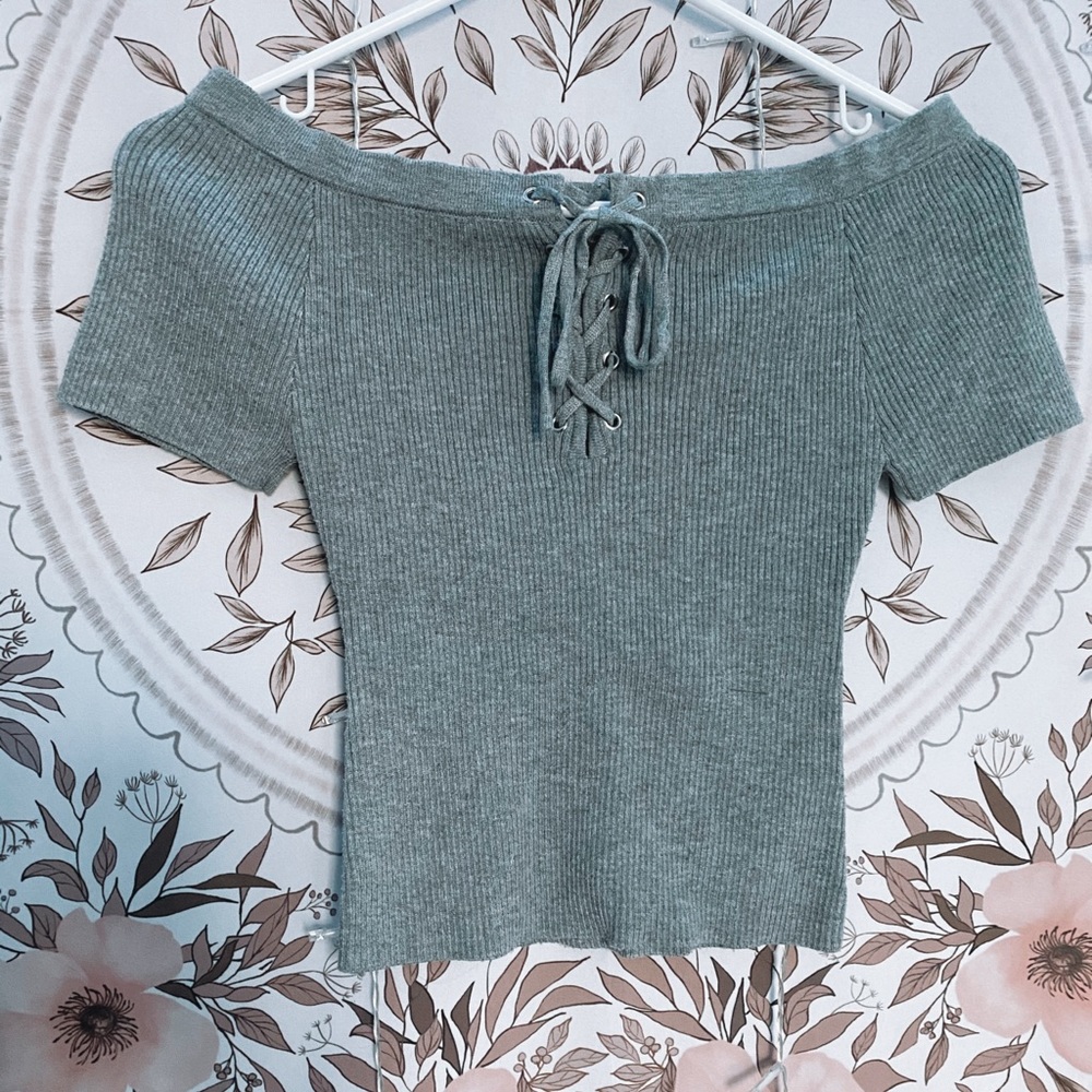 gray tie up top